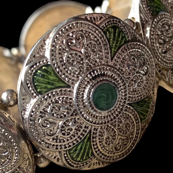 Vintage Green Enamel Gold Tone Medallion Stretch Bracelet Woman’s Jewelry - Picture 7 of 7